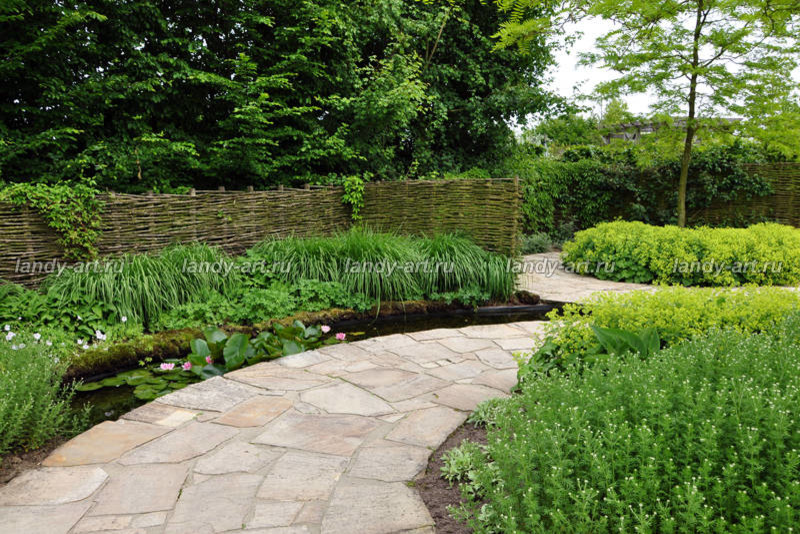 Мощение из натурального камня.