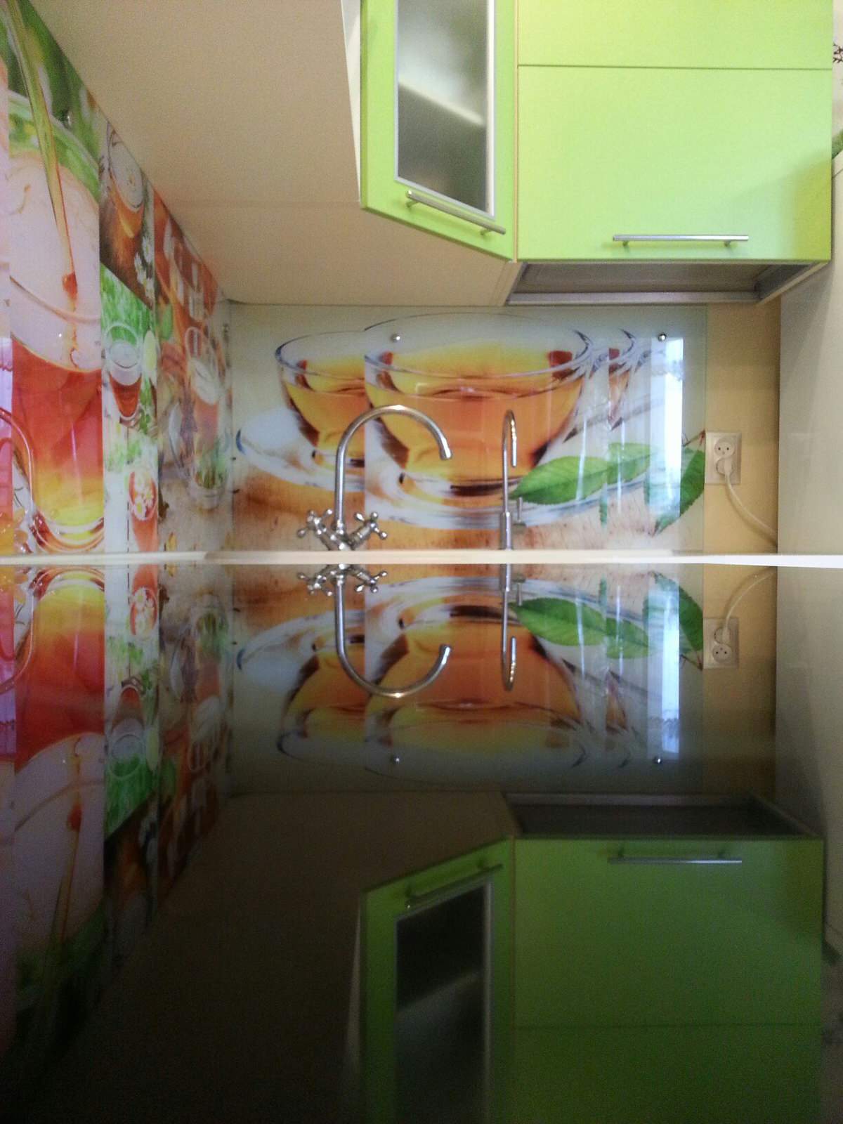 Обложка проекта: Кухонный фартук из закаленного стекла с фотопечатью "Чайный сервиз"