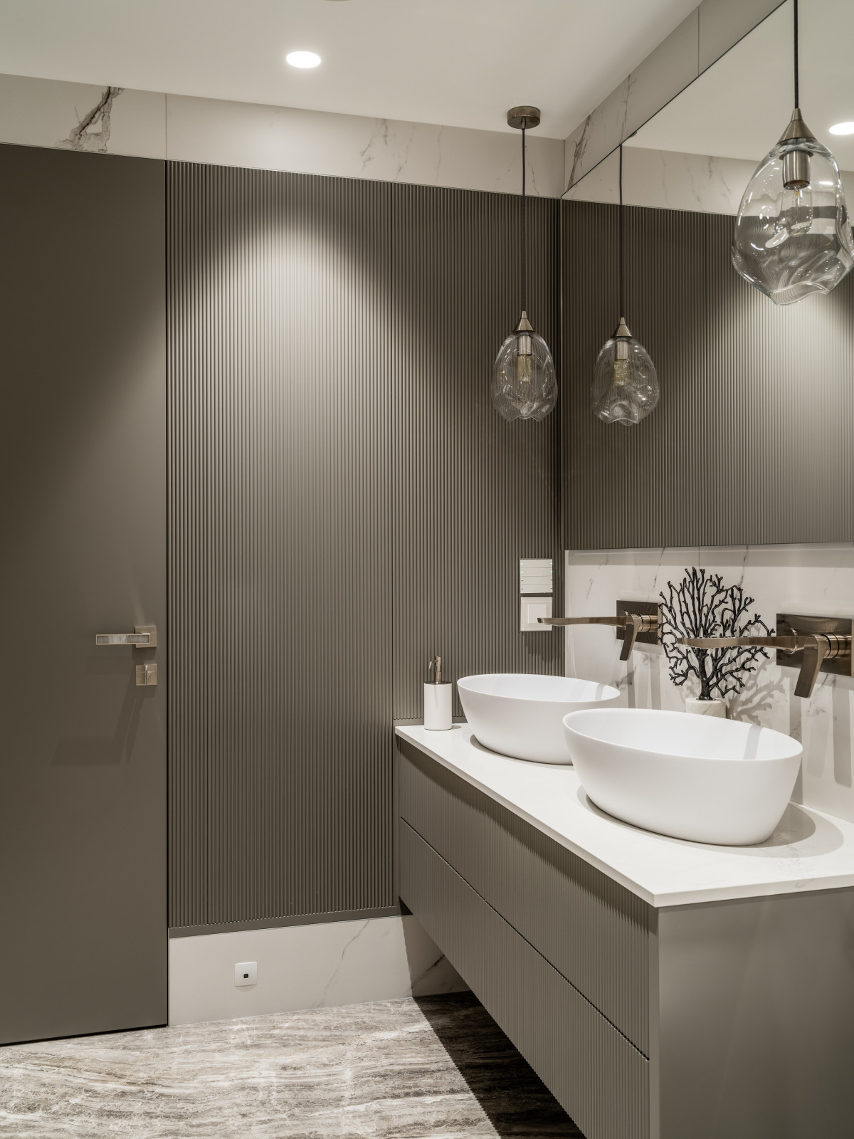 Семейная квартира в акварельных оттенках света и тени