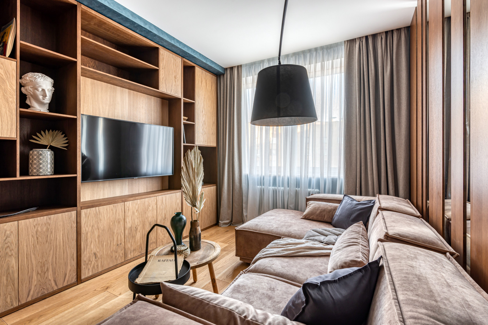 Трехкомнатная квартира в центре Москвы