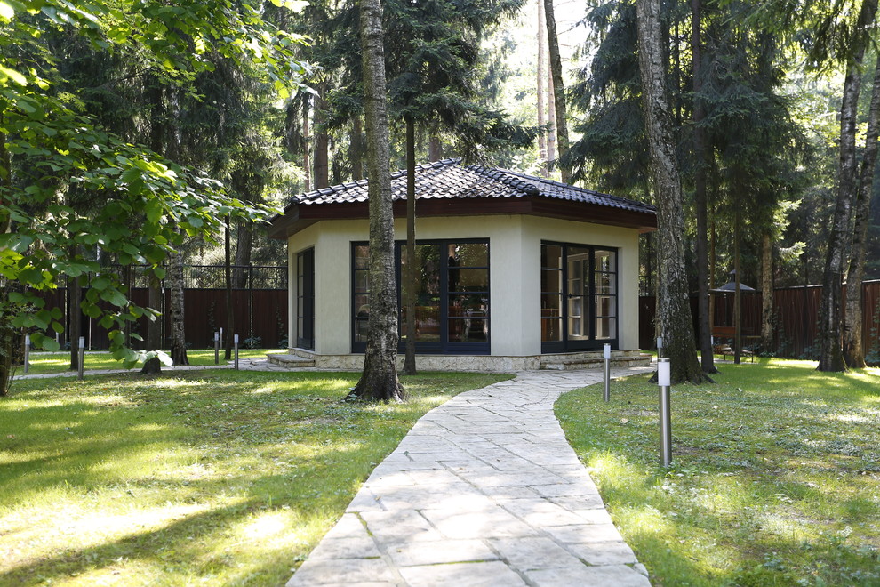 Современность и традиции