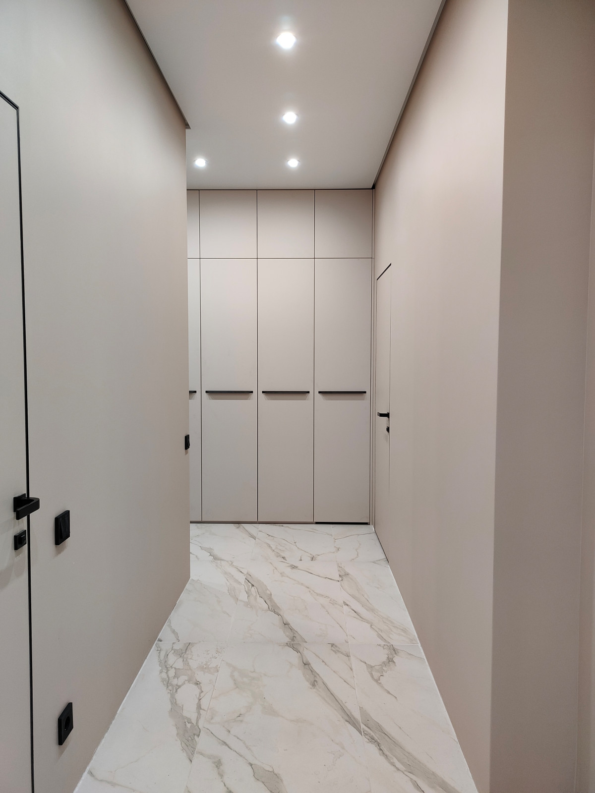 Новосибирск. ЖК Тихомиров. Эскизы + фото с реализации проекта.