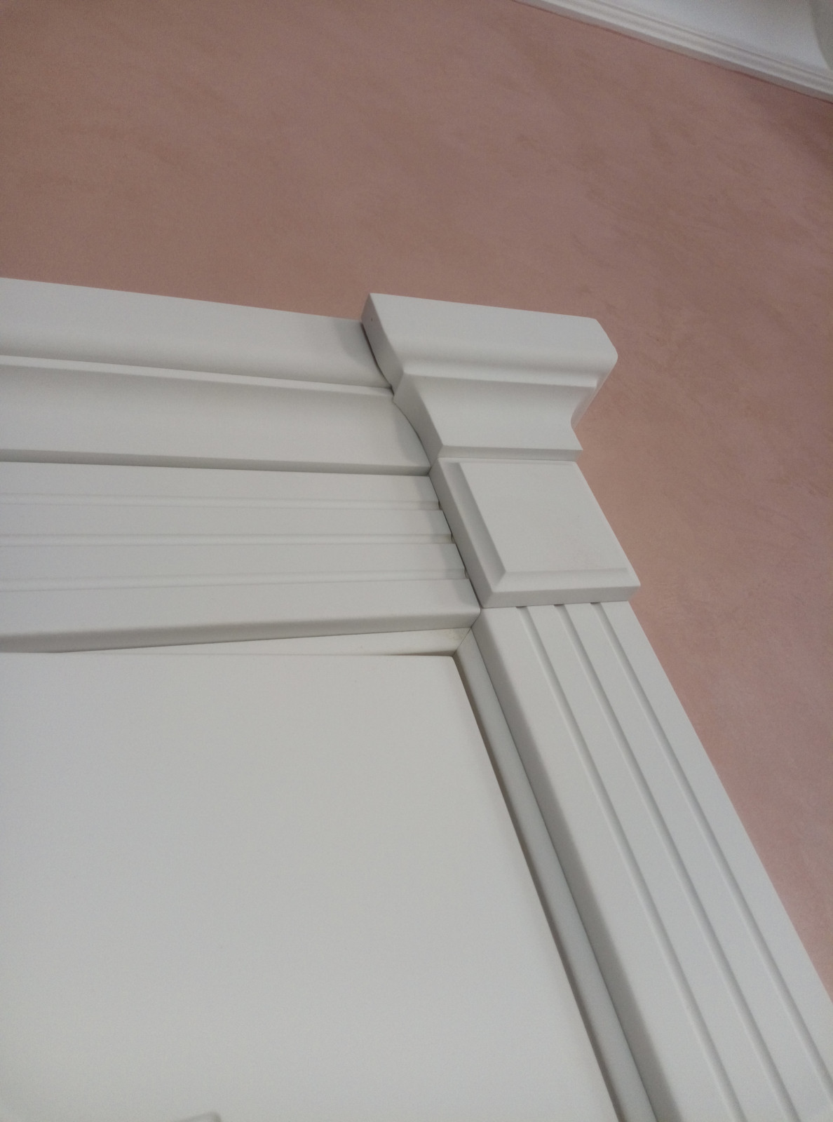 Кухня и гостиная с витринами