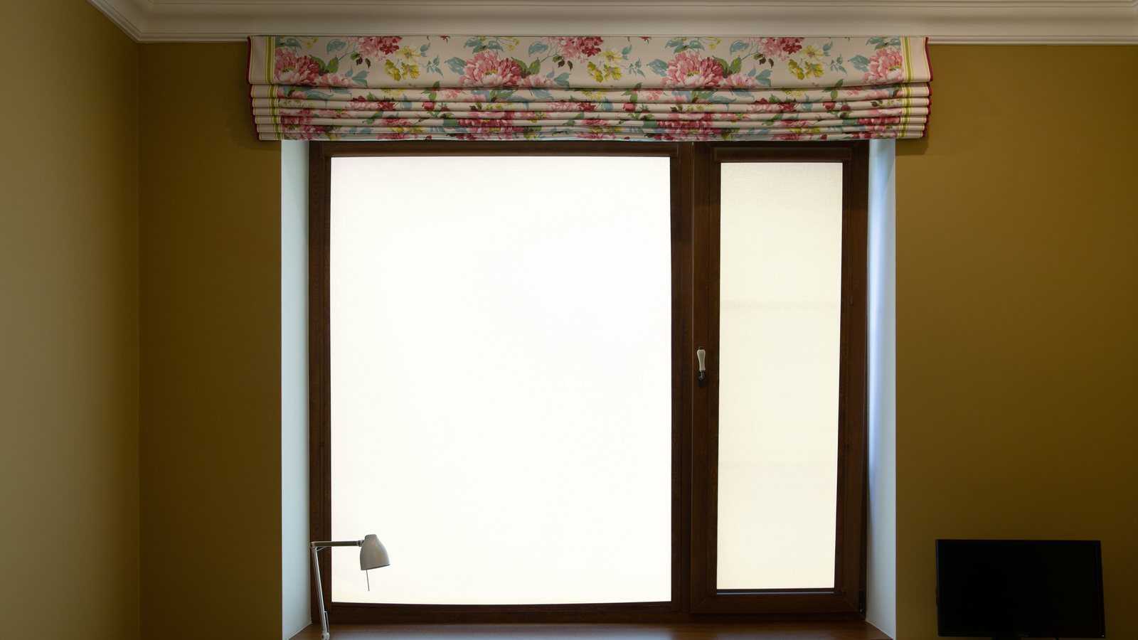 Миникассета в сочетании с римской шторой