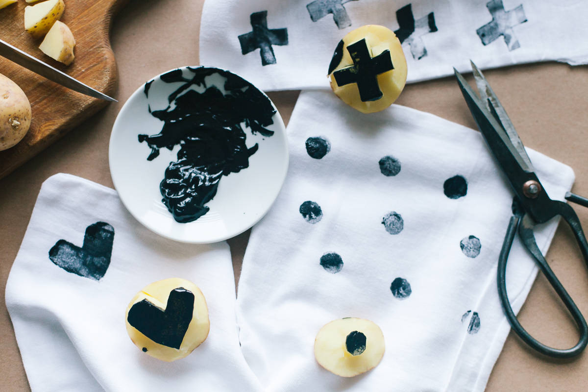 DIY: Как рисовать на ткани штампами из картофеля