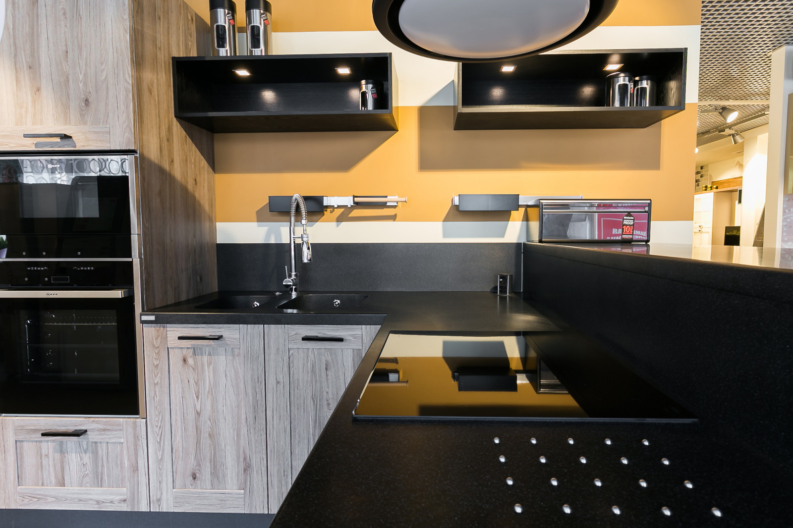 Обложка проекта: Кухня в контрастных тонах