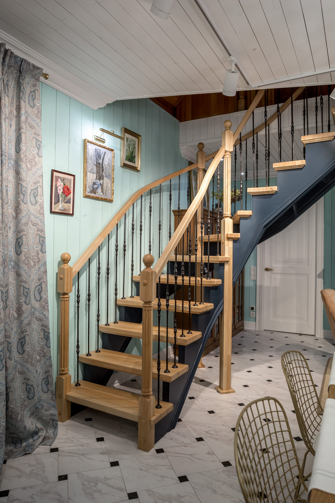 Проект 18 - Деревянная лестница из бука для НТВ