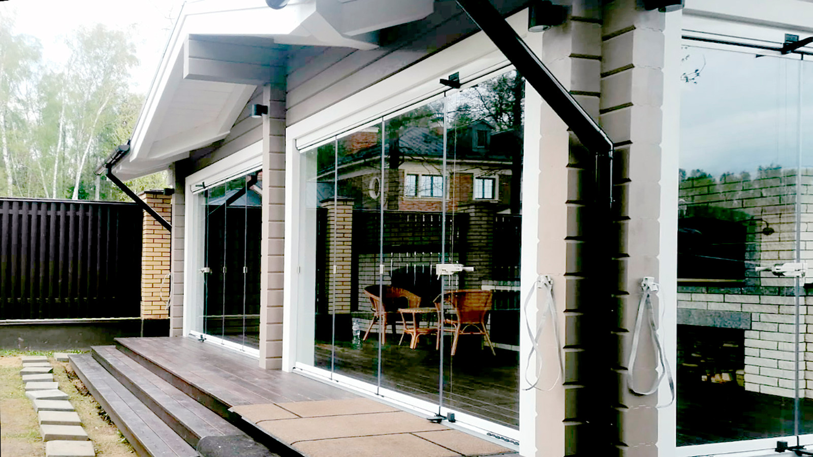 Гриль-домик с закрытым остеклением