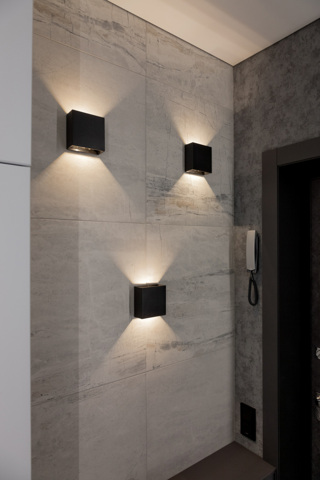 Проект с черными ванными комнатами