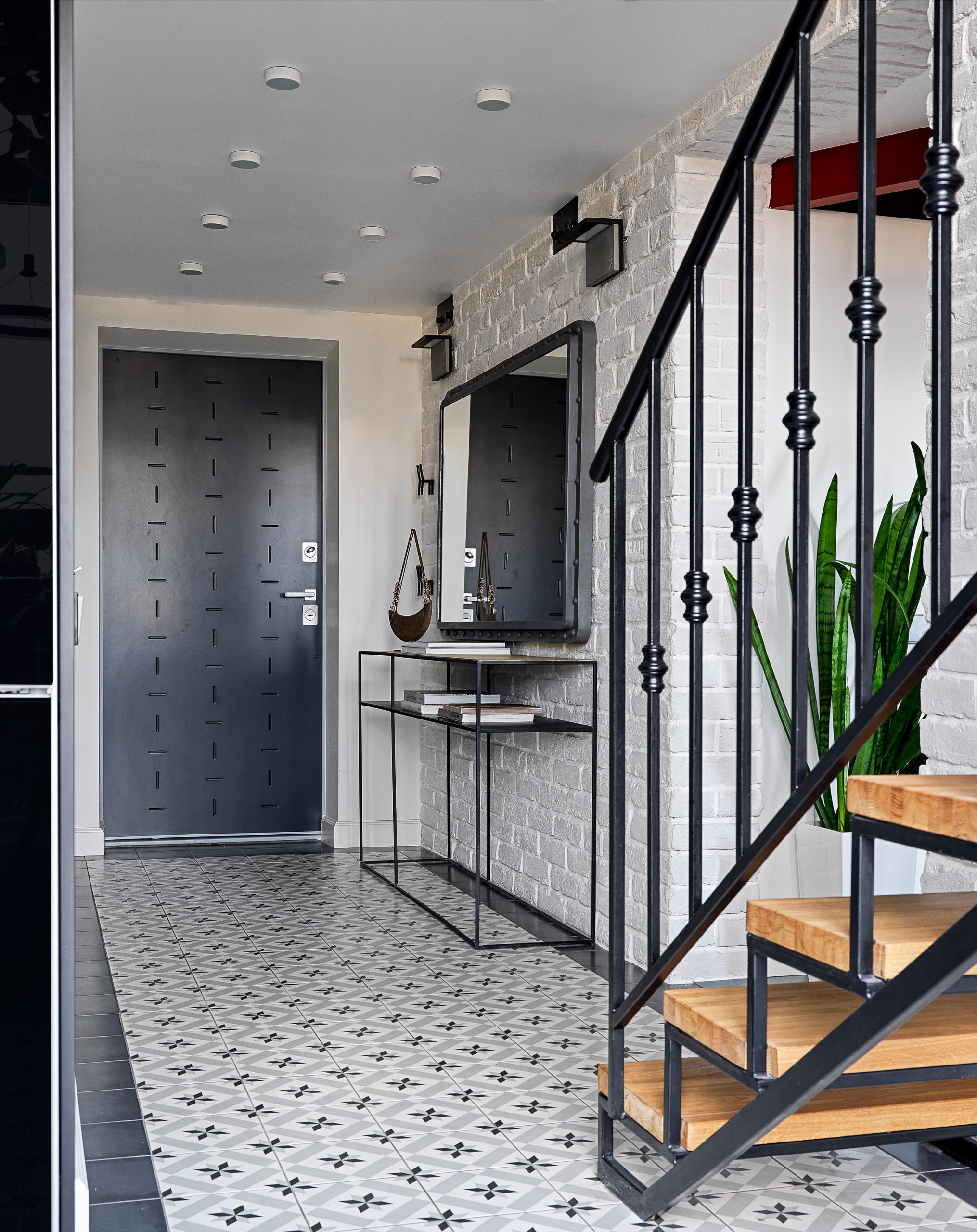 Houzz тур: Квартира с готическими окнами