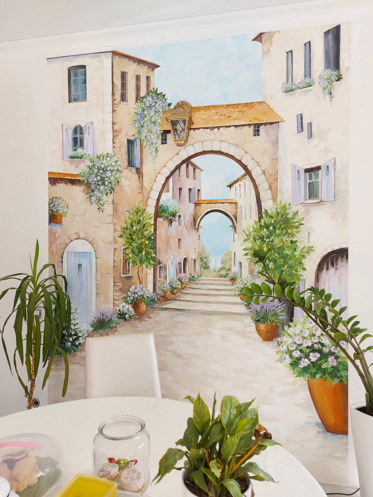 Роспись стены в столовой