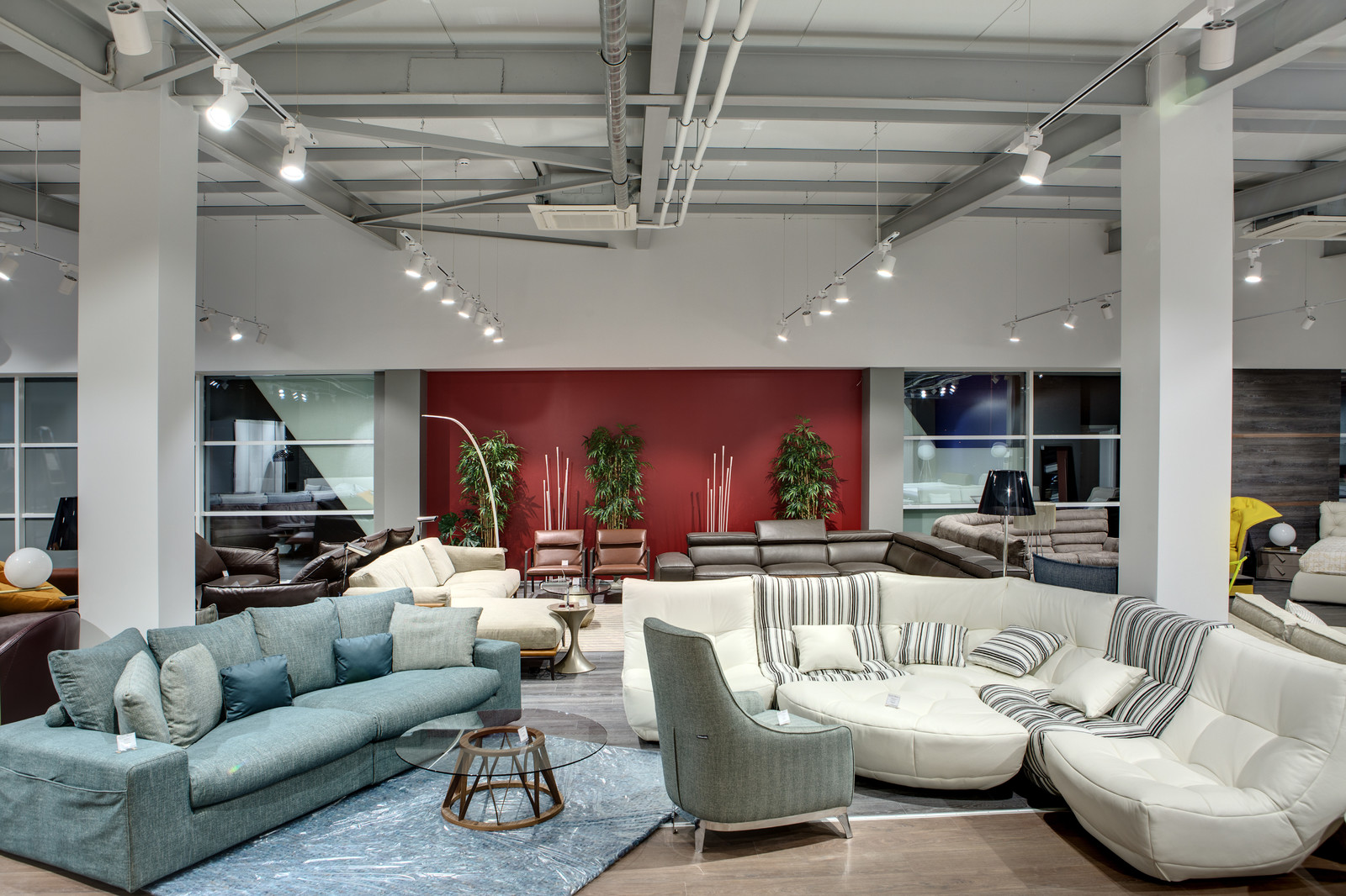 FREEDOM HOUSE — Освещение магазина мебели и декора