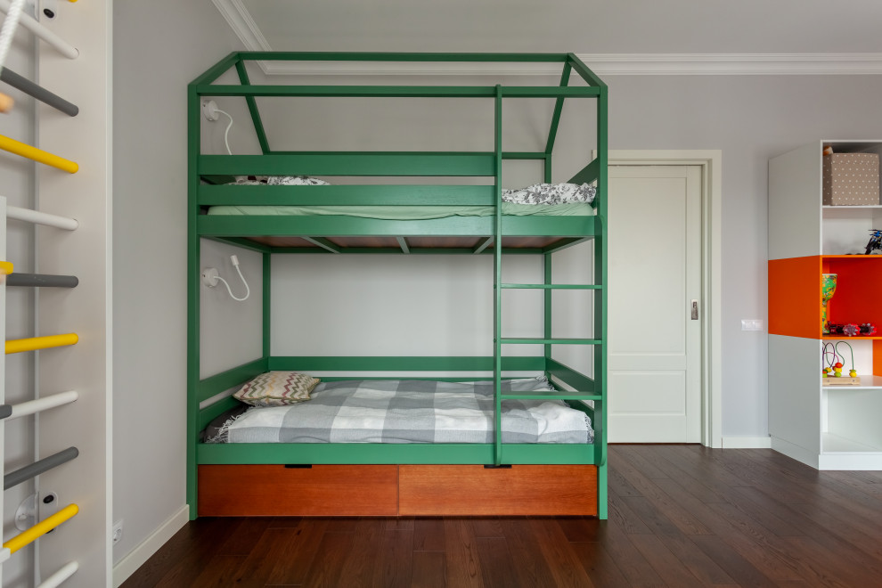 Кровать выполнена из массива дуба и покрыта эмалью