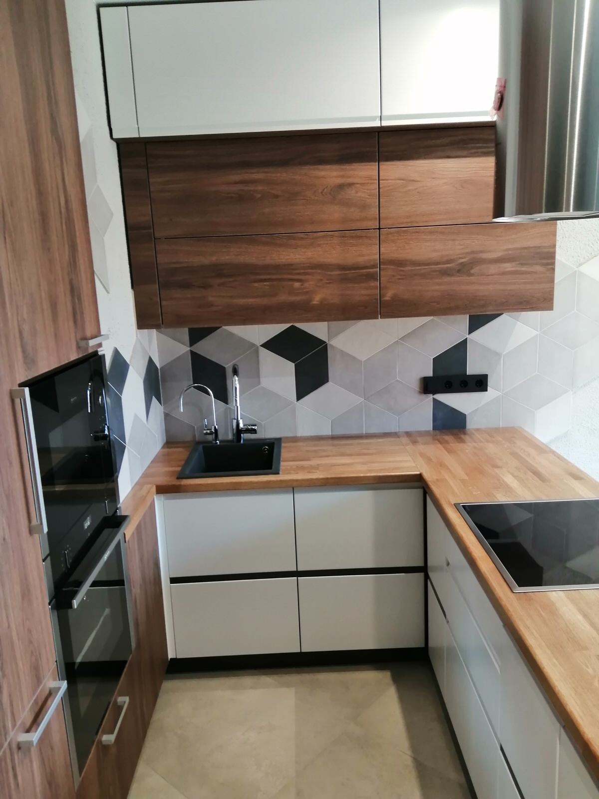 Мебель и аксессуары для кухни.