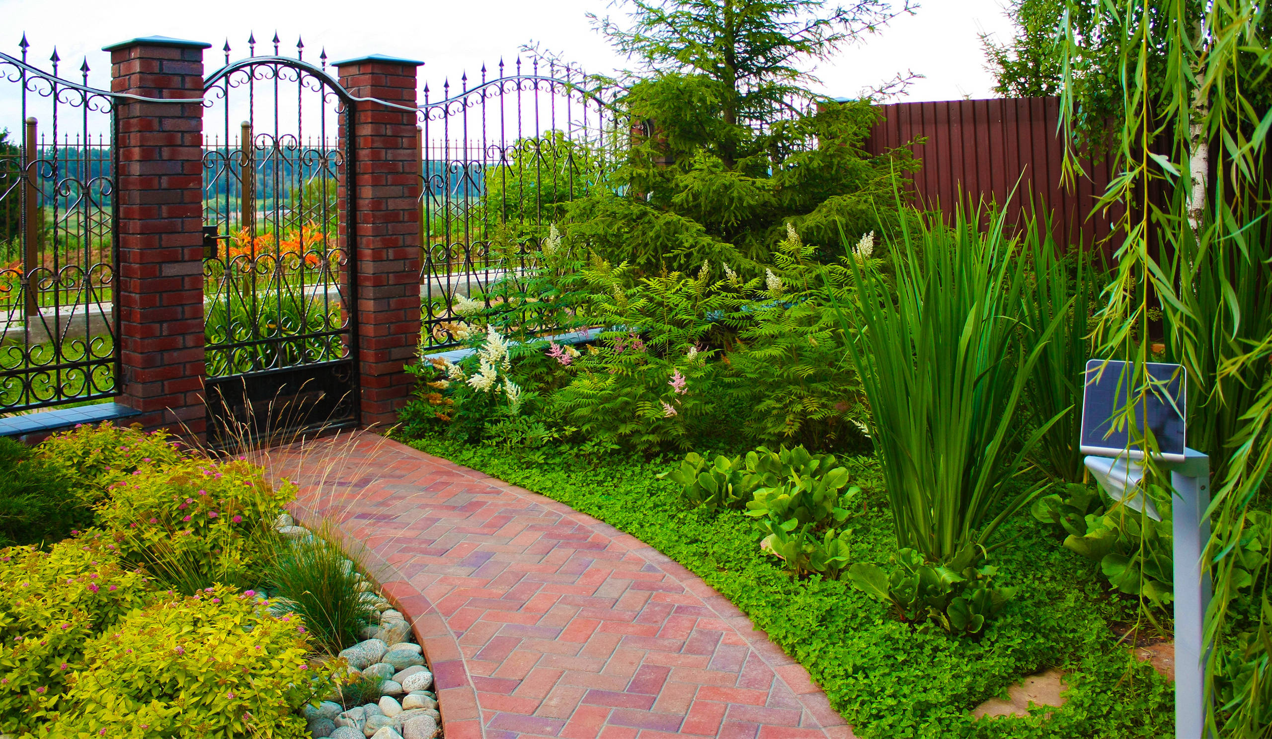 Приоритеты: Как ухаживать за садом, если времени в обрез