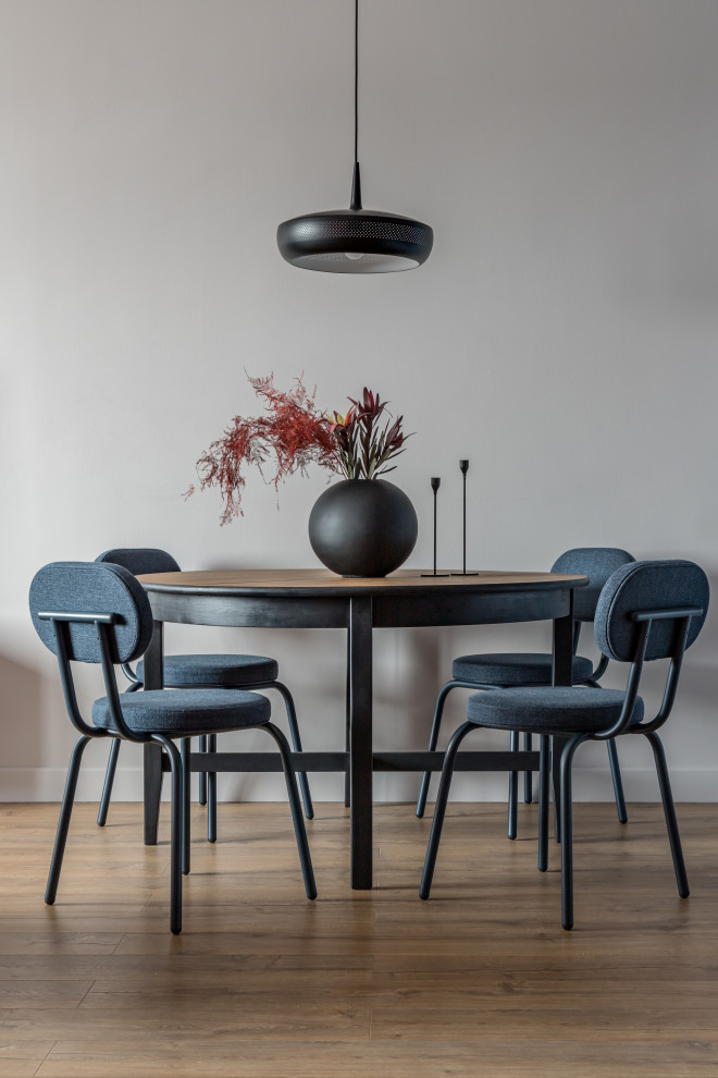 Трехкомнатная квартира с кухней—гостиной