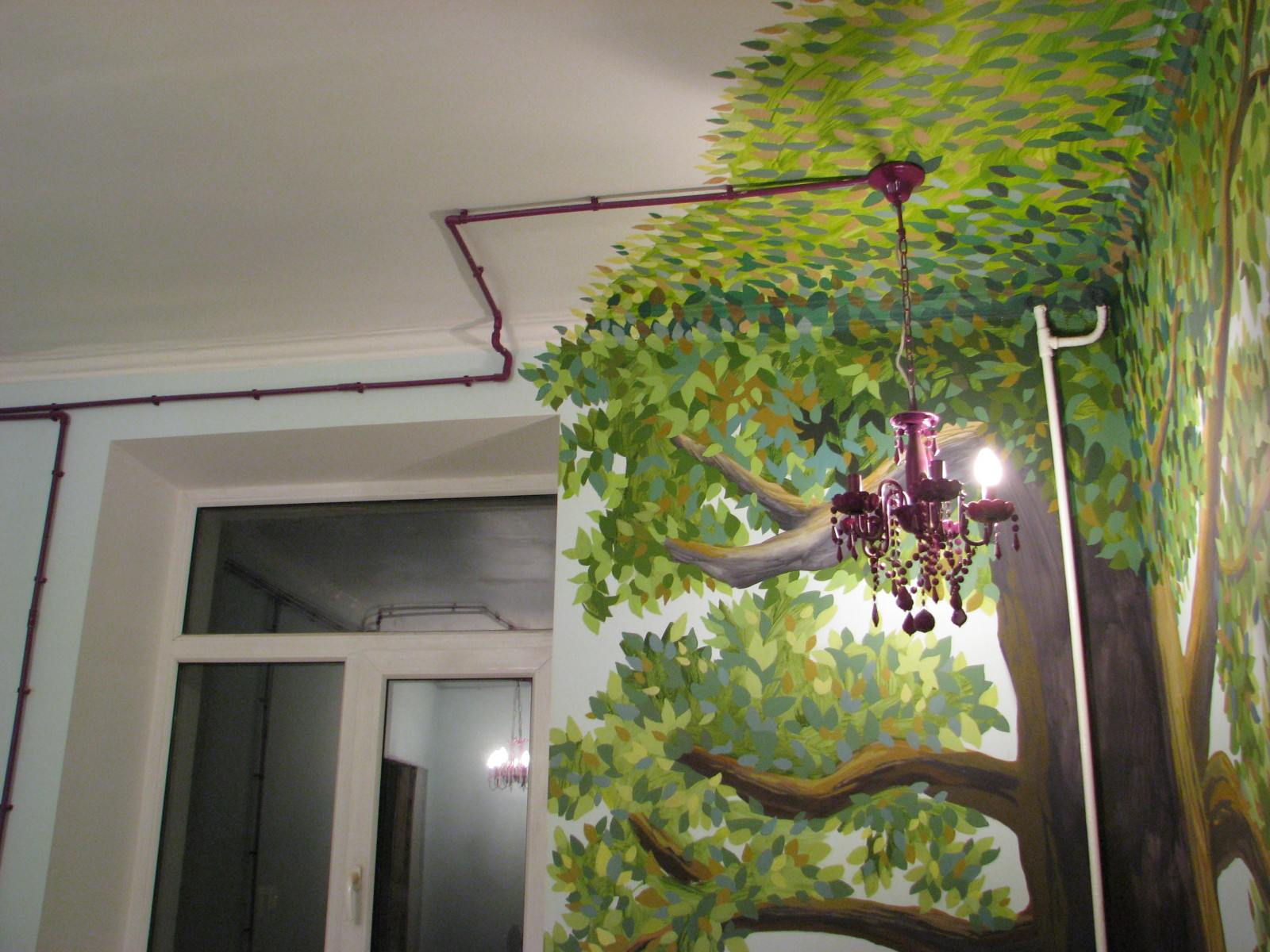 Роспись в детской. Дерево.