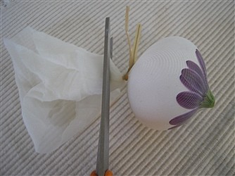 Своими руками: Пасхальные яйца, окрашенные ягодами и цветами