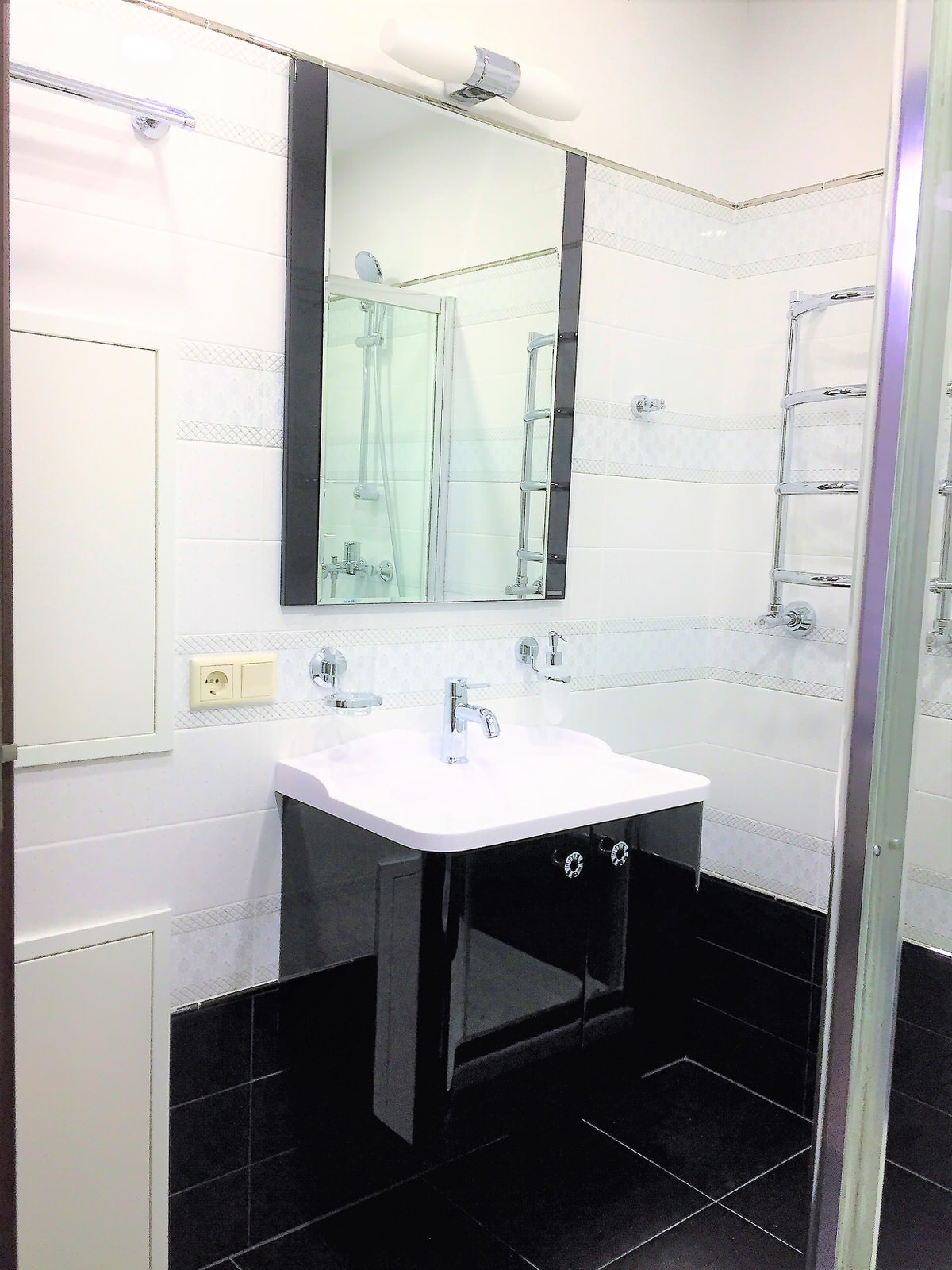 Белоснежный дом в сосновом бору