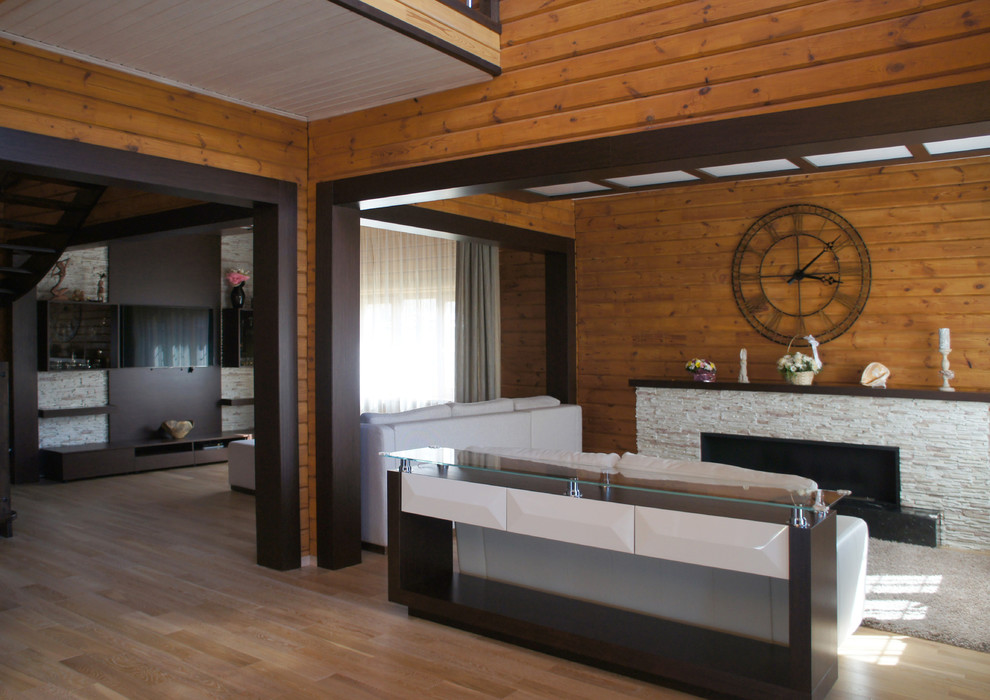 Дизайн кухни и гостиной в загородном доме из бруса.