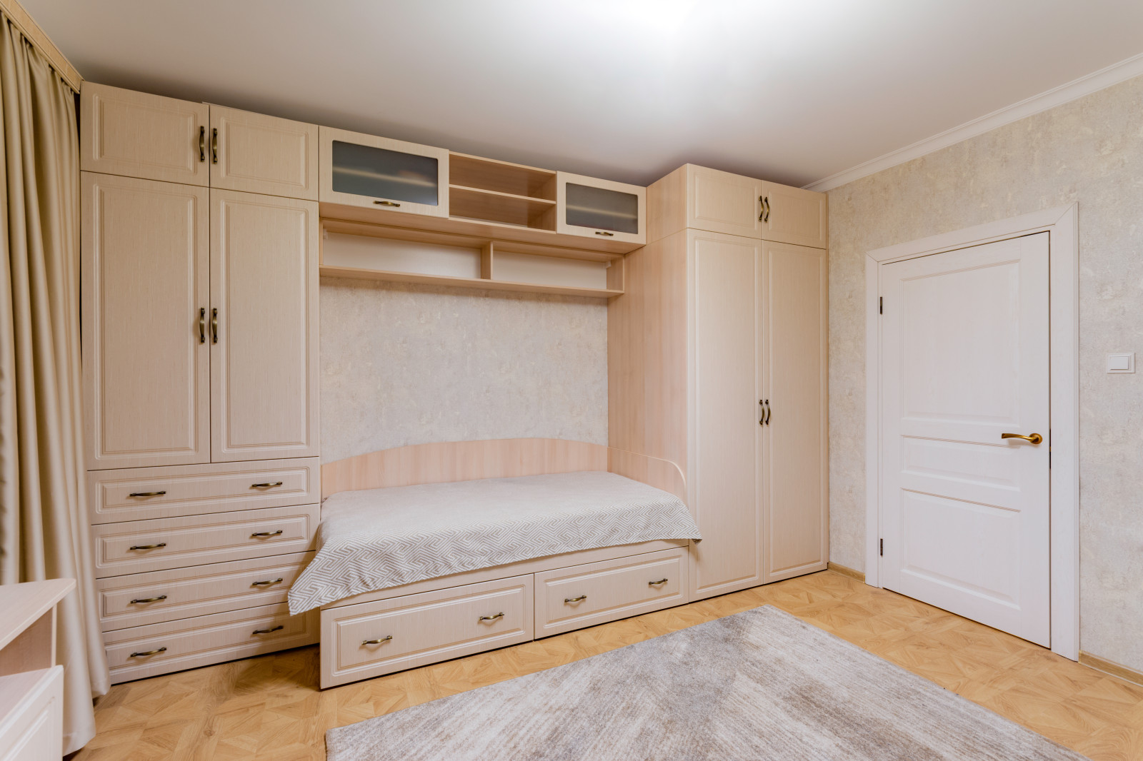 Московский, 76