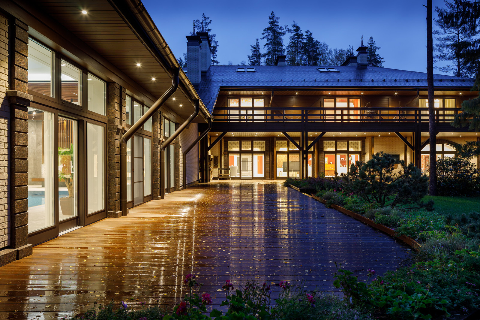 ЗАГОРОДНЫЙ ДОМ В ЗАПАДНОЙ ЛИЦЕ