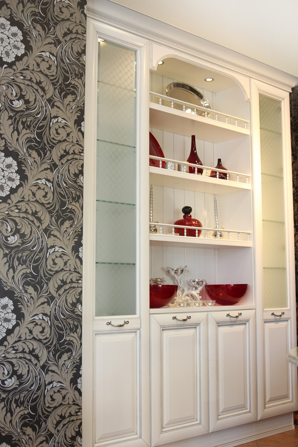 Белая кухня в викторианском стиле (реализованный проект)