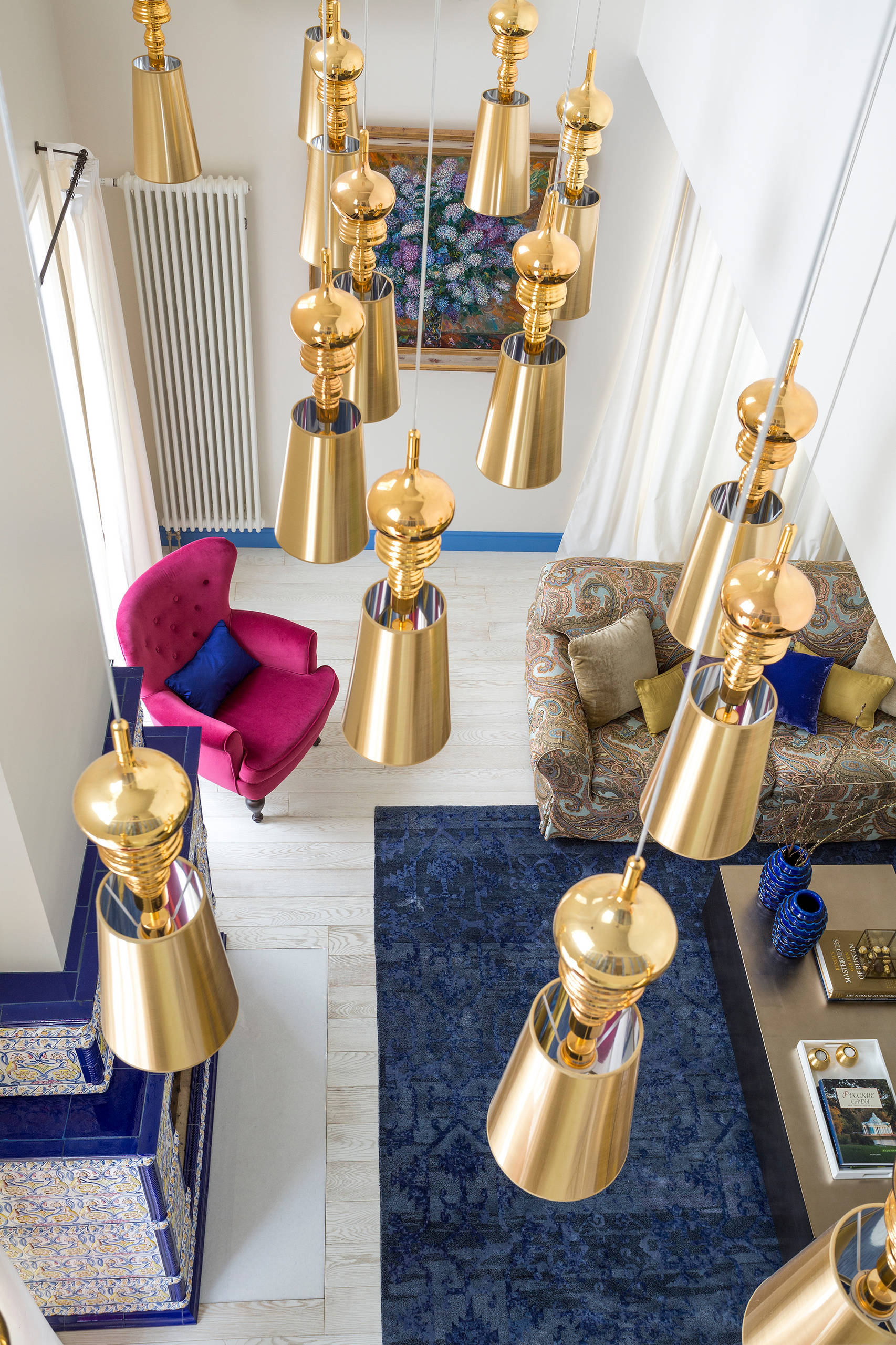 Houzz тур: Камин с изразцами и русские мотивы в доме для трех поколений