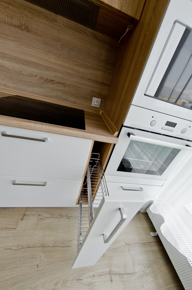 Белая кухня в скандинавском стиле на проспекте Весеннем.