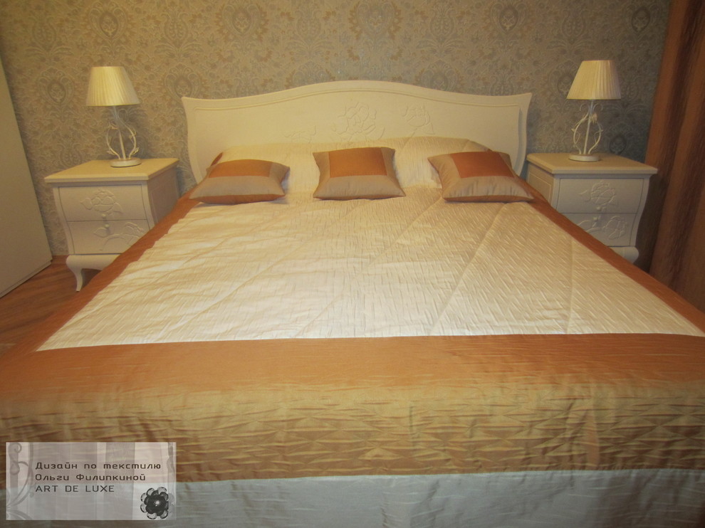 Комната для гостей, шторы, покрывало, подушки