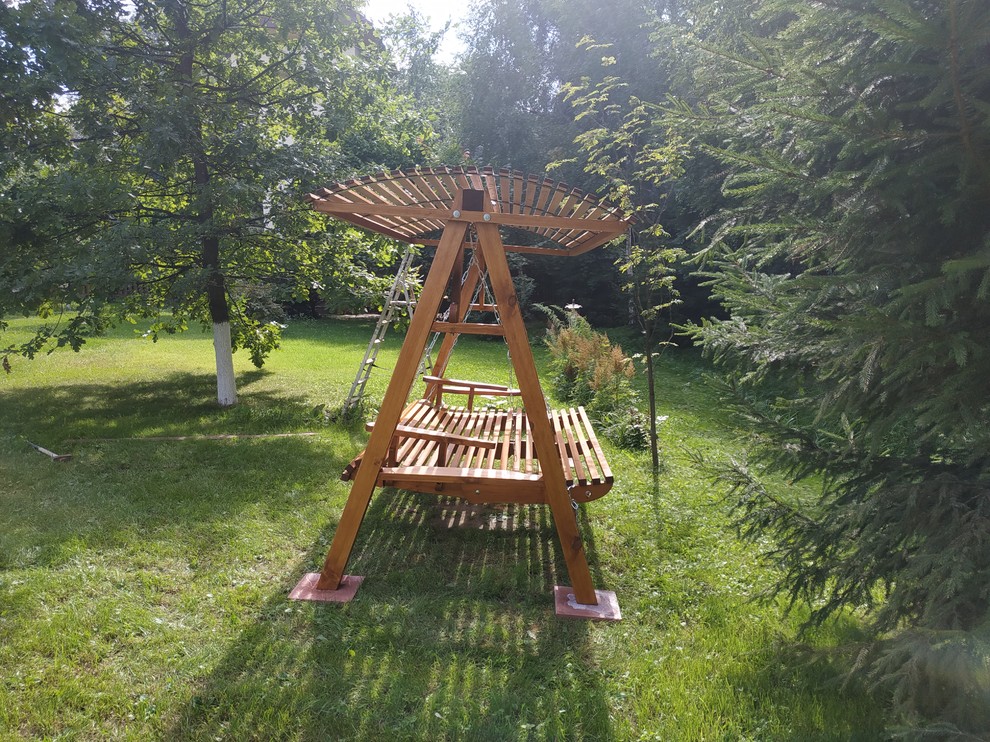 Садовые качели из дерева