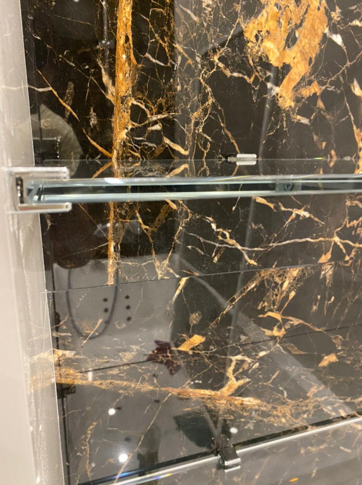 Стеклянные полочки в ванную