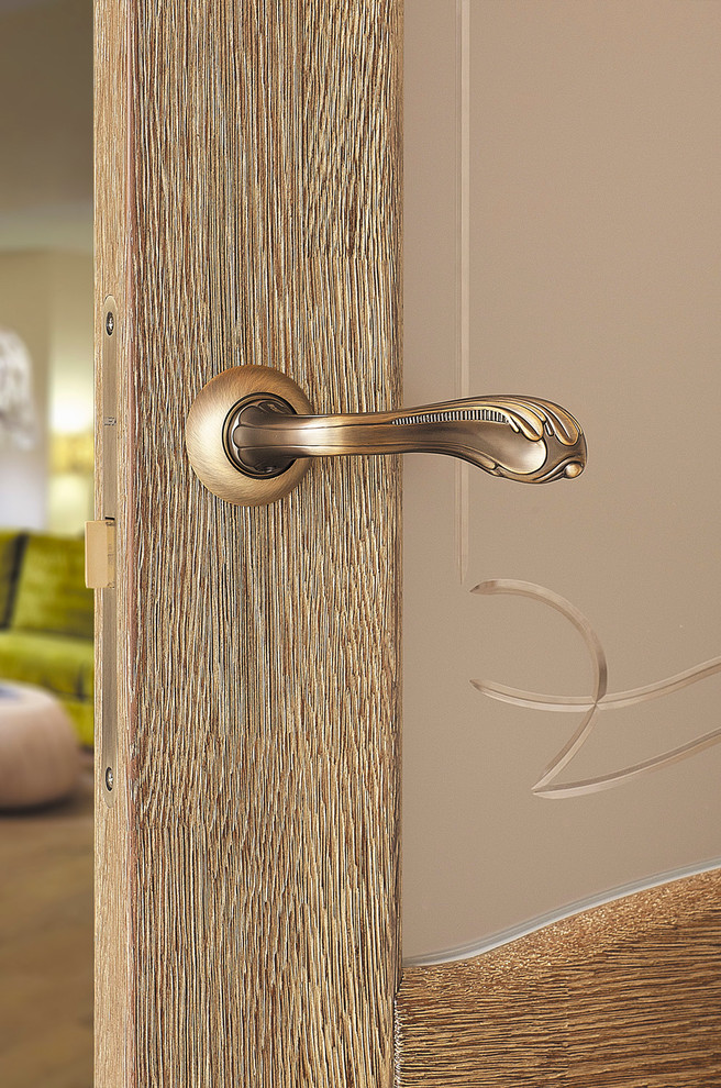 Alvero doors in details
