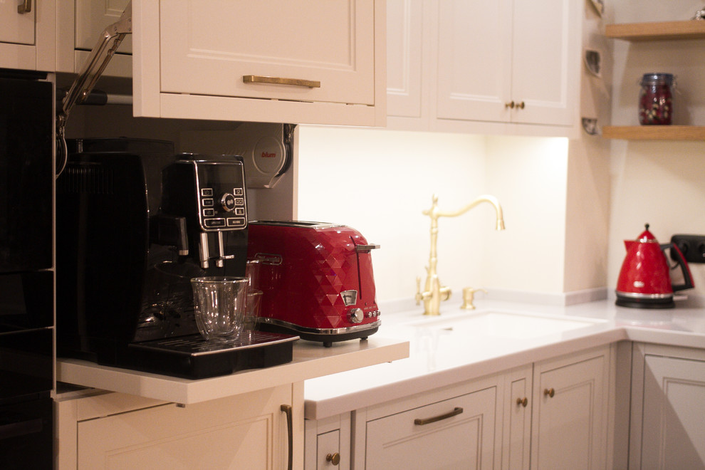 Бело-серая кухня в Москве