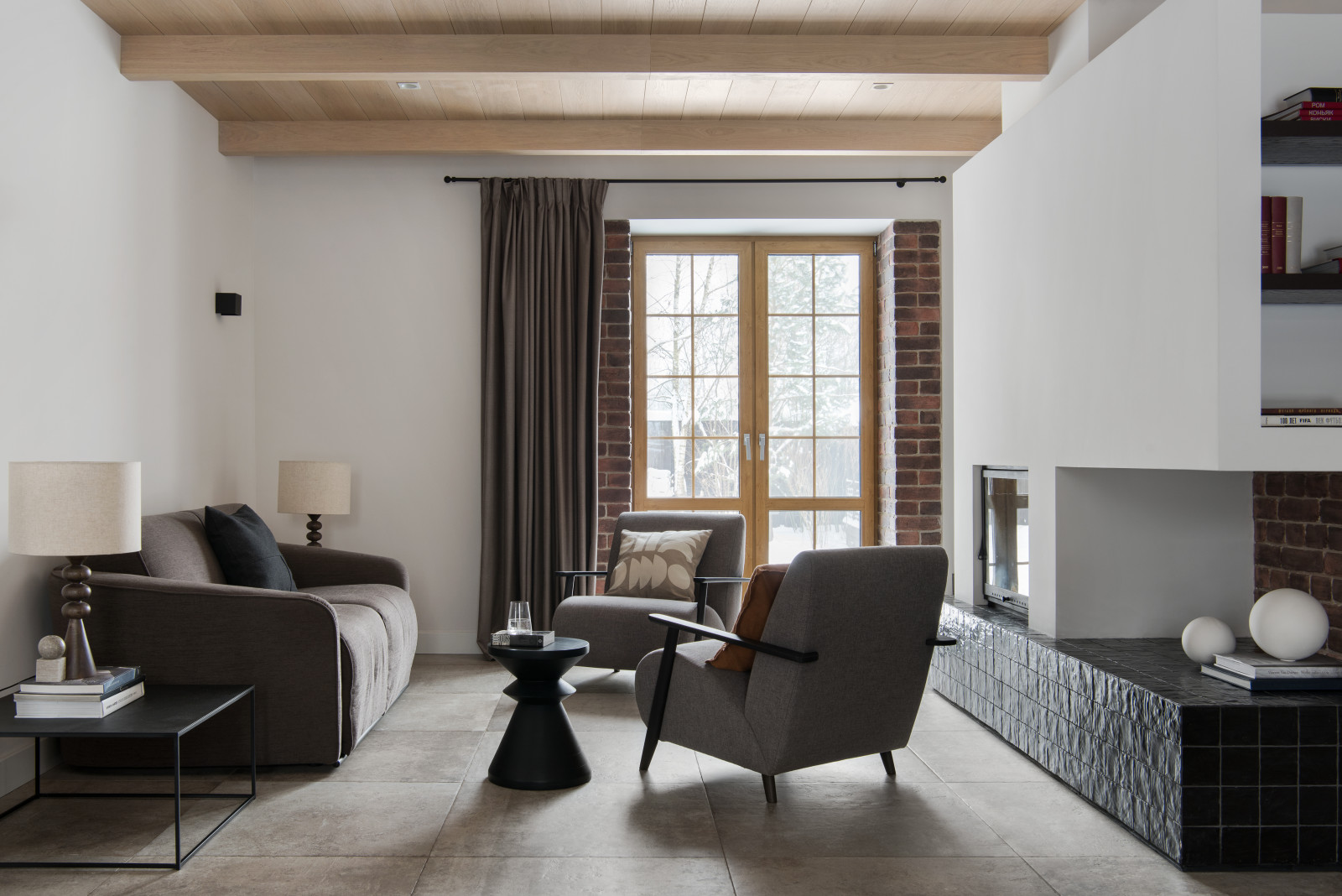 Houzz тур: Современная дача в монохромной гамме