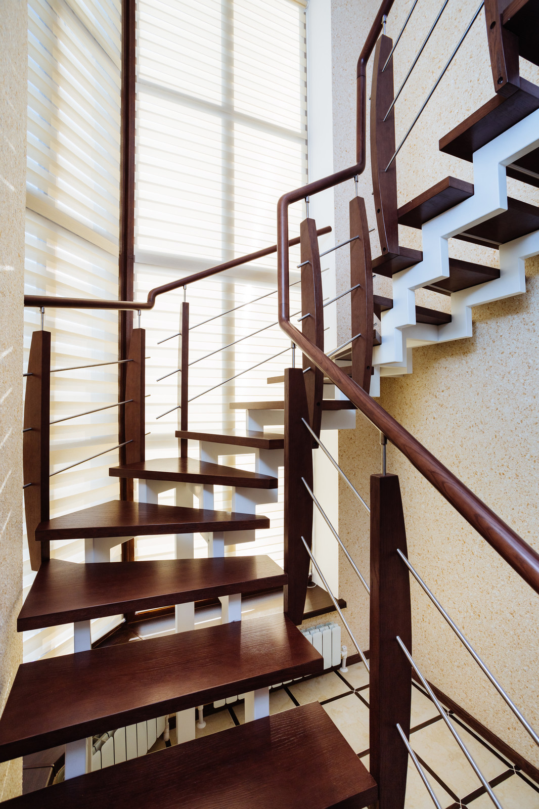 27. Лестница на двух металлических косоурах в г. Шумерля