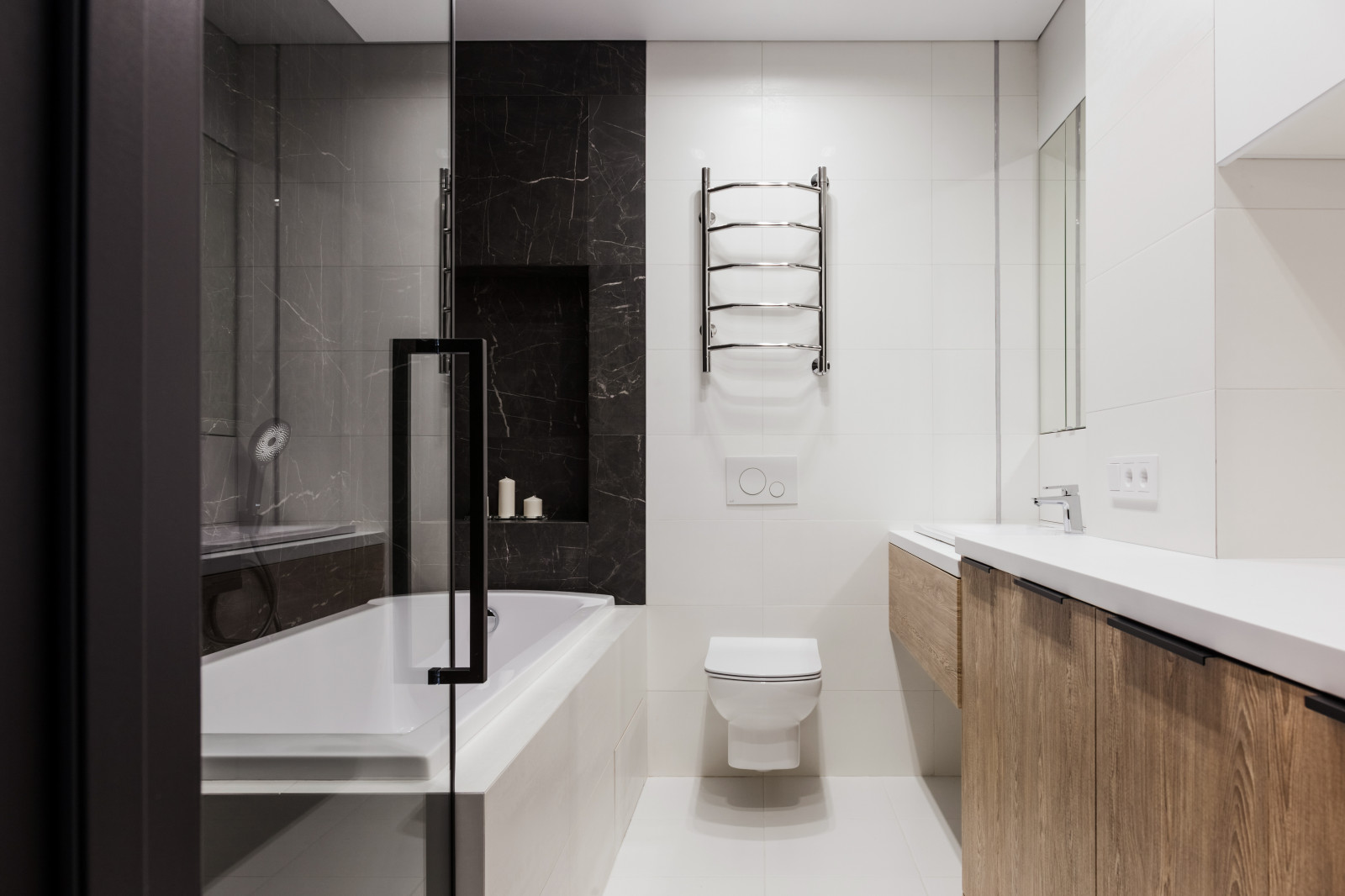 Проект с черными ванными комнатами