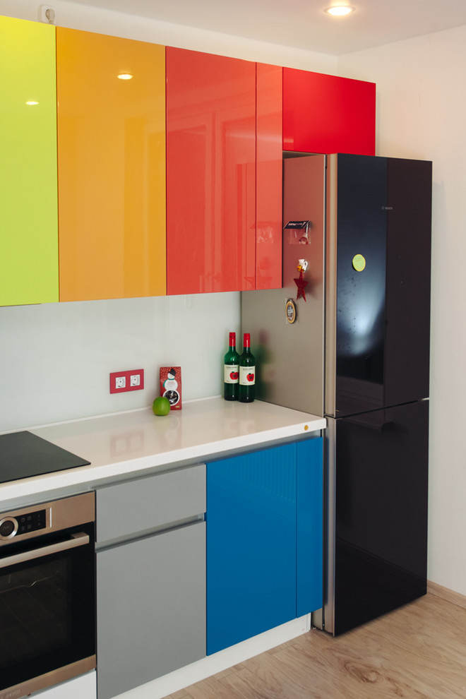 Обложка проекта: Кухня в стиле "colorful" с глянцевыми фасадами