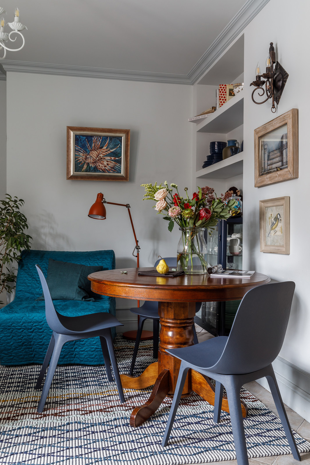 Обложка альбома: круглый стол