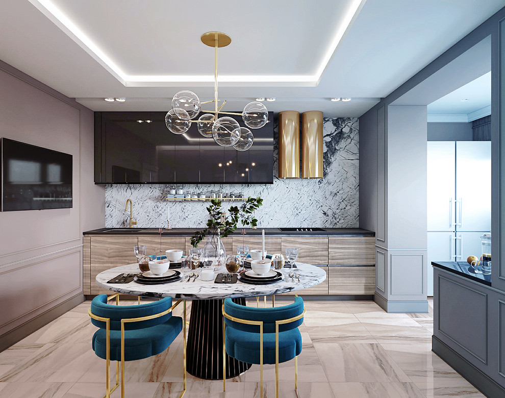 Глубокая зелень и жухлые розы