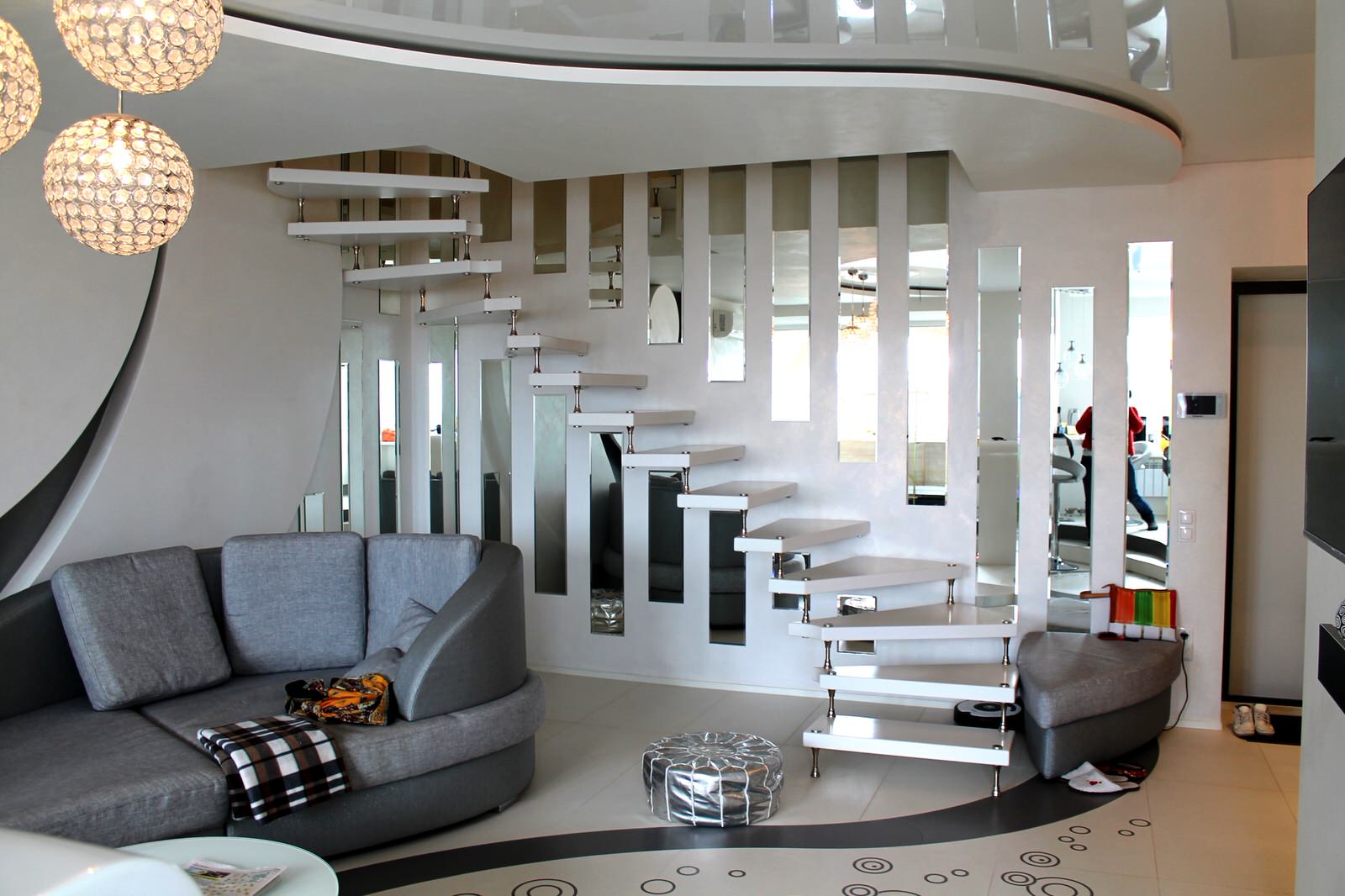Лестница в малом пространстве в стиле Хай-тек