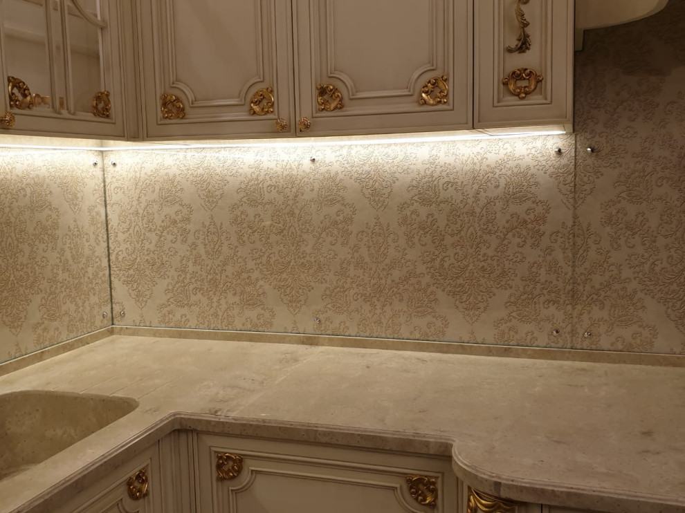 Стеклянный фартук на кухню