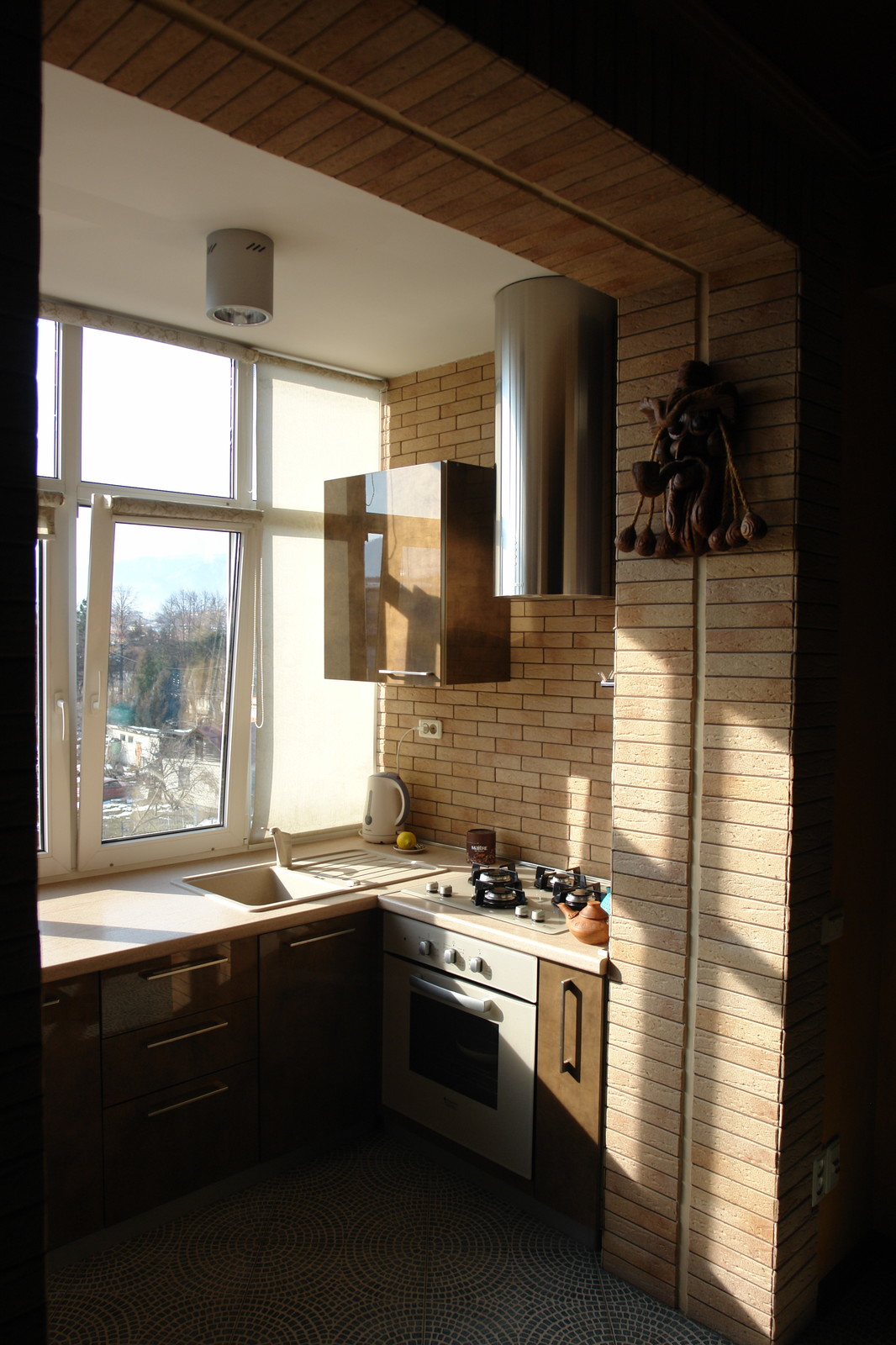 Обложка проекта: Перепланировка: из однушки в двушку с кладовкой и рабочим местом в спальне.