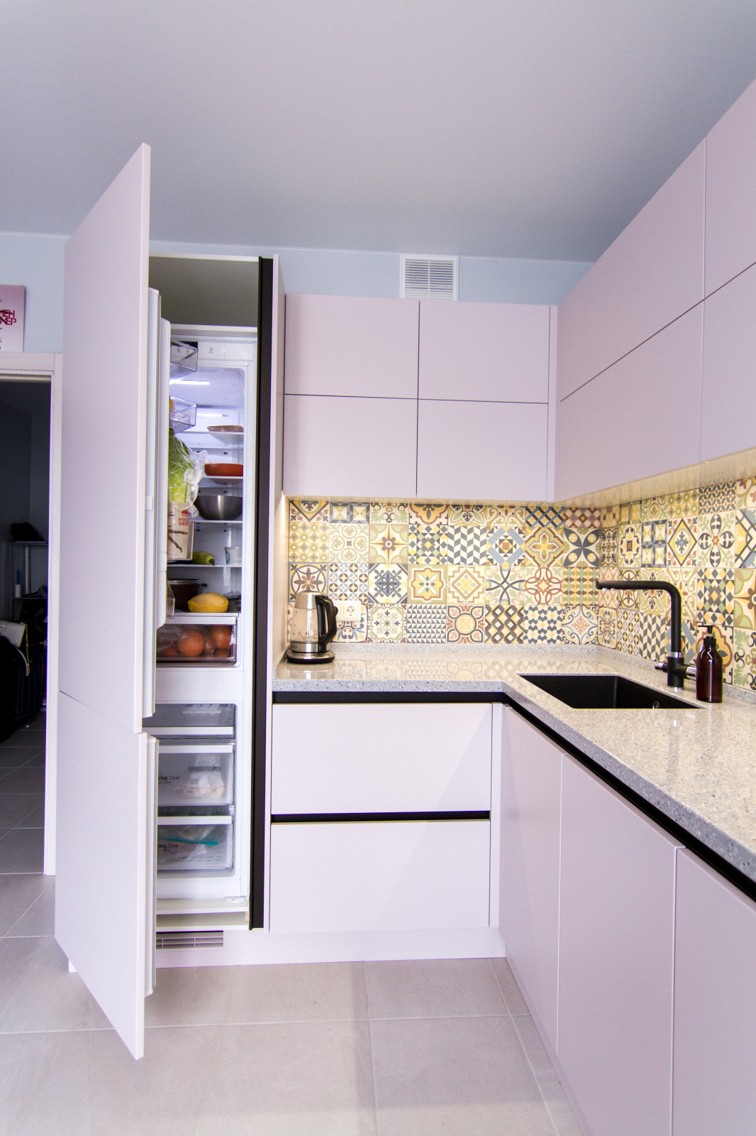 Лавадовая кухня в современном стиле