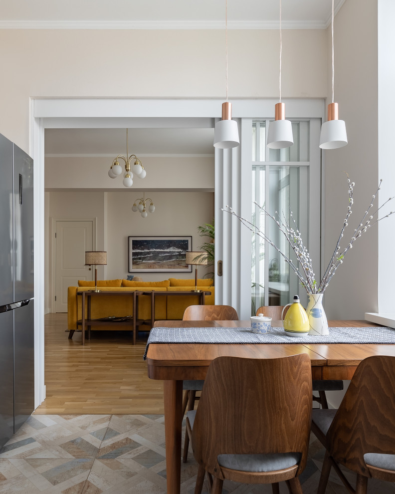 Квартира с желтым диваном