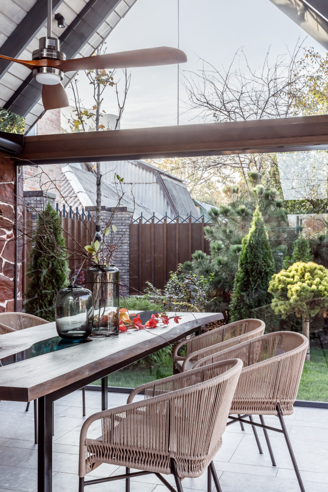 Беседка частного дома. Холодное остекление