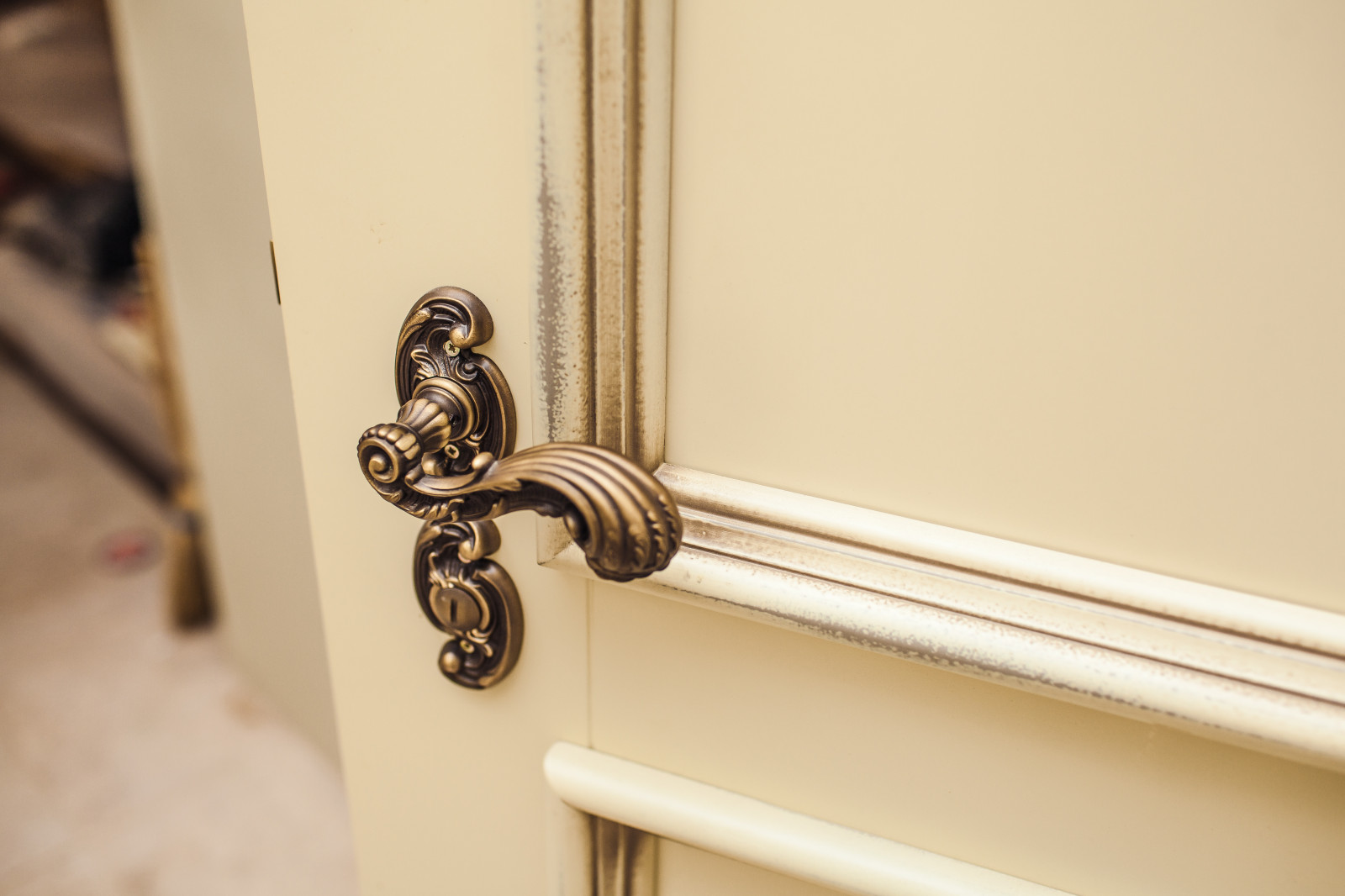 Двери и деревяные понели буазери для магазина