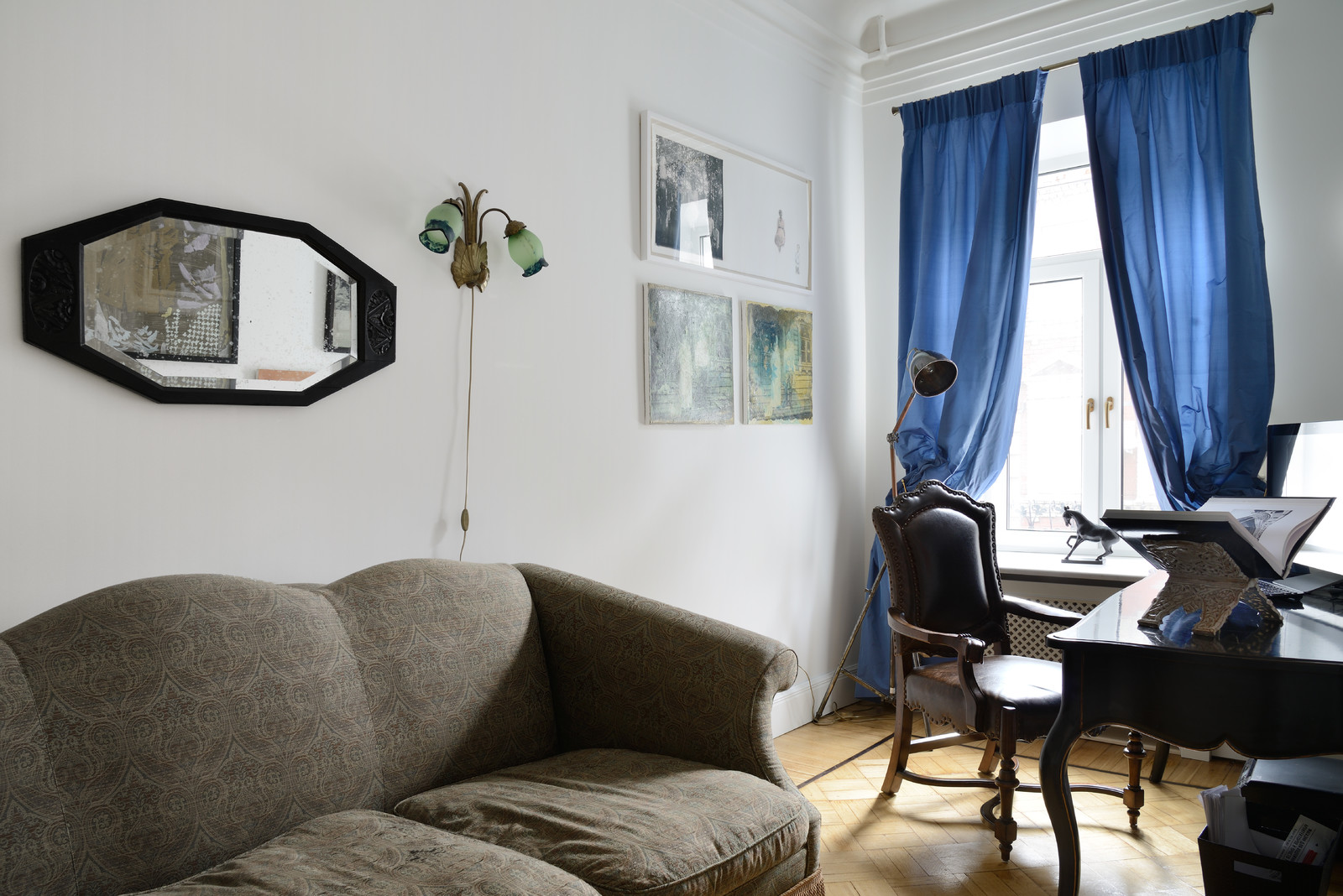 современное искусство в старинном доме