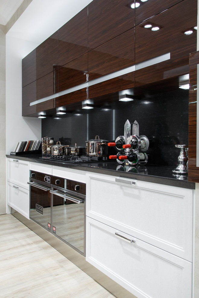 Обложка проекта: Кухня с использованием кварца двух цветов