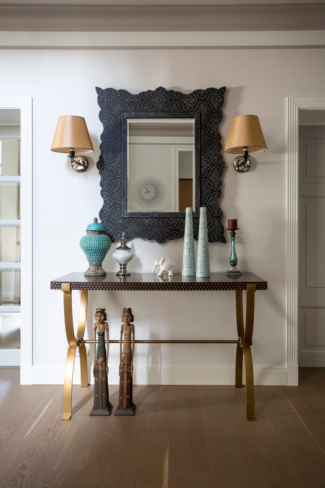 Консоль в холле